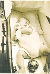 Photo Baby in Crib (Blumenstein) 